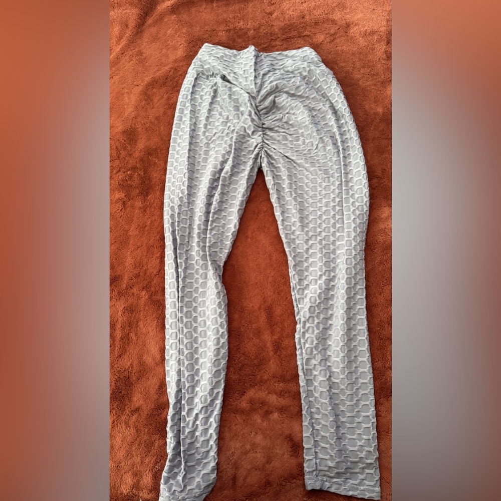Spandex leggings that enhances the appearance of your glutes. 🍑